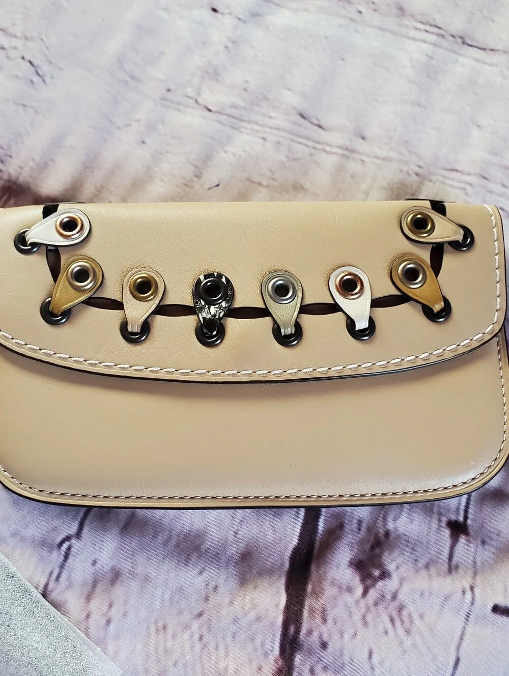 Coach chic beige